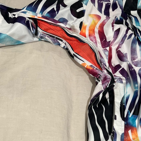 Volcom Snowboard Jacket - Picture 4 of 11